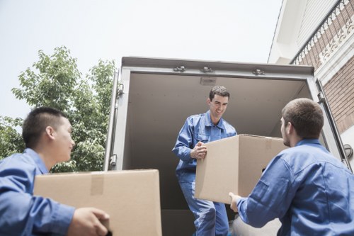 Local removal truck hire for flats and houses in Dulwich